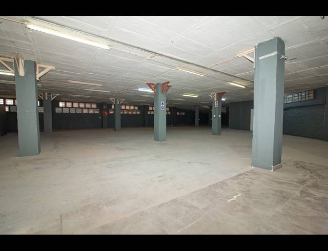 667M² FULL FLOOR TO LET IN WESTCLIFF